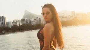 Imagem Juliette faz sucesso ao posar de maiô e brinca: "Vocês gostam é da safadeza, né?"