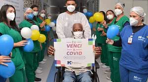 Com atendimento qualificado, pacientes como José Joaquim da Silva, de 115 anos, se recuperaram da Covid-19, evitando grande redução da taxa de expectativa de vida | Foto: Carla Cleto / Agência Alagoas