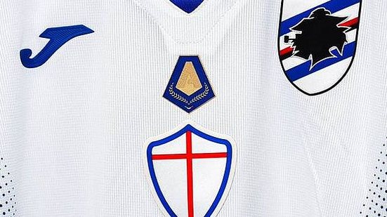 Camisa da Sampdoria com o escudo de artilheiro de Fabio Quagliarella | Reprodução/Twitter