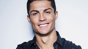 Imagem Especialista alerta sobre riscos da lente de contato dental