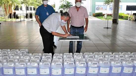 Secretaria Municipal de Saúde recebeu doação de mil litros de álcool em gel da Unit | Neno Canuto / Secom Maceió