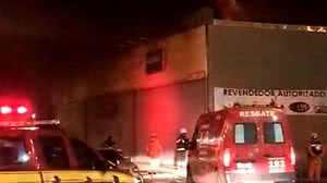 Incêndio assustou as pessoas que estavam próximas | Reprodução / Vídeo (Cortesia ao TNH1/Tâmara Guimarães)