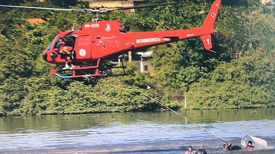 Imagem Queda de helicóptero da PM no Rio de Janeiro deixa quatro feridos