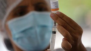 Em Alagoas, o plano de vacinação já contempla a dose de reforço, a chamada 3ª dose, para pessoas a partir de 18 anos com quatro meses completos após a 2ª dose | Foto: Tânia Rêgo / Agência Brasil