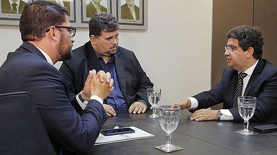 Felipe Cajueiro (advogado da Anoreg), Rainey Marinho e juiz Carlos Cavalcanti. | Ascom TJ/AL