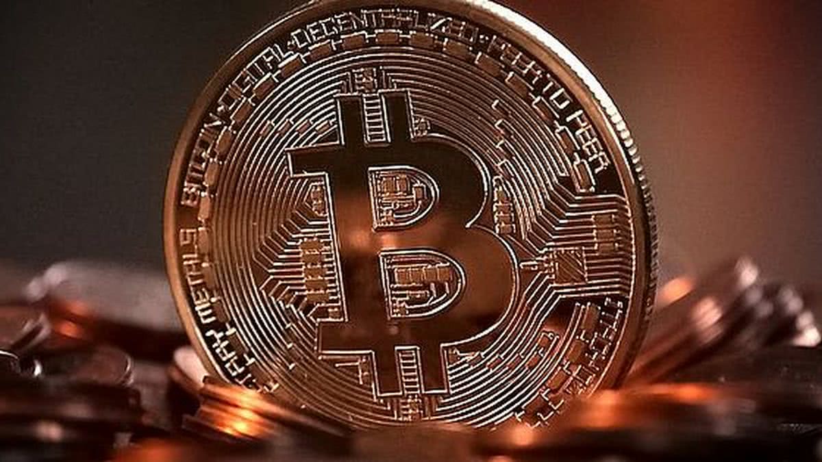 Bitcoin dispara 98% neste ano e atrai novos investidores
