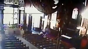 Imagem Câmera interna de catedral mostra ação de atirador em Campinas; assista ao vídeo