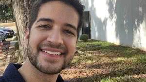 O jovem chegou a dar os primeiros passos no sábado com auxílio de uma fisioterapeuta | Foto: Reprodução/Redes Sociais