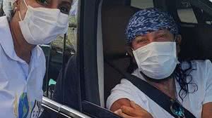 Imagem Bell Marques recebe 1ª dose da vacina contra o coronavírus: ‘Dose de esperança’