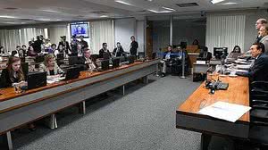 CCJ aprovou substitutivo a projeto que, originalmente, previa adicional de periculosidade aos profissionais. | Marcos Oliveira/Agência Senado