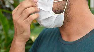 Os principais cuidados para evitar a infecção é tomar extrema precaução com pessoas doentes, evitar aglomerações e ambientes fechados, lavar as mãos com água e sabão e continuar usando máscaras, já utilizadas para a prevenção contra a Covid- | Foto: Arqui…