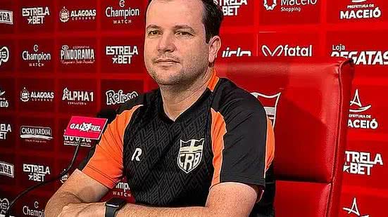 O técnico Daniel Paulista caiu após a derrota para o Vila Nova | Divulgação / CRB