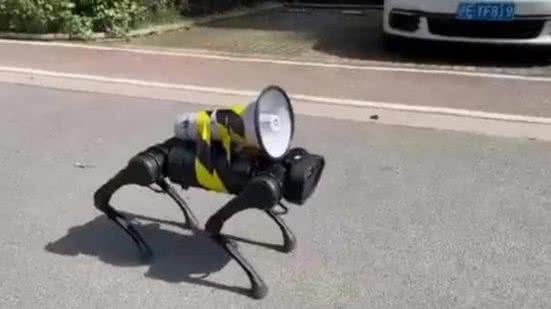 A China reforçou as medidas de contenção da covid-19 em diversas regiões e aumentou os embargos às aglomerações | Foto: Reprodução / Twitter