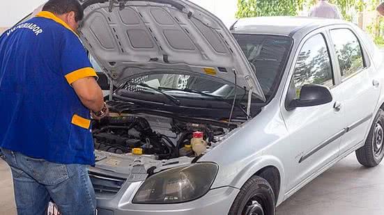 Antes de comprar um veículo, é necessário verificar se ele é ou não original. Essa constatação pode ser feita por meio da vistoria cautelar, na qual servidores do Detran conseguem atestar que não há nenhum tipo de adulteração | Foto: Leandro Santos / Asco…