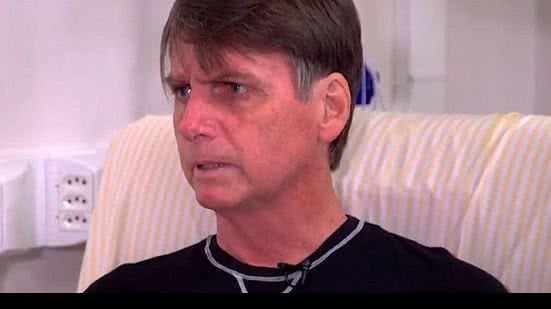 Imagem Jair Bolsonaro recebe alta médica, deixa hospital e vai para casa, no Rio