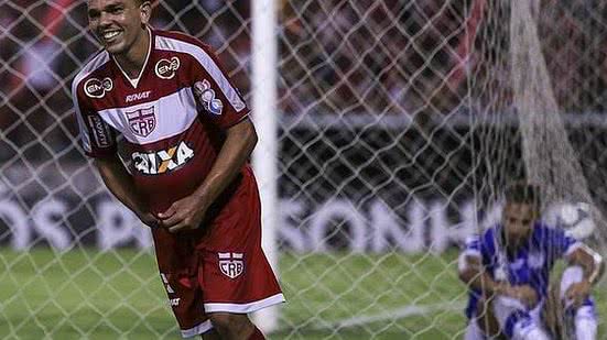 Edson Ratinho comemora gol sobre o Confiança, pela Copa do Nordeste | Alisson Frazão / Portal TNH1