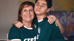 Silvia Grecco e o filho Nickollas, torcedores do Palmeiras | TV Fifa/Reprodução