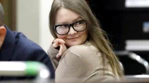 Fez-se passar por milionária e manipulou a elite de Nova Iorque. Esteve presa, já saiu em liberdade e vê agora a sua história retratada na nova série da Netflix "Inventing Anna". E o melhor? Recebeu mais de 260 mil euros por isso | Foto: reprodução / Twit…