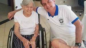 Imagem Bolsonaro compartilha vídeo do último encontro com a mãe