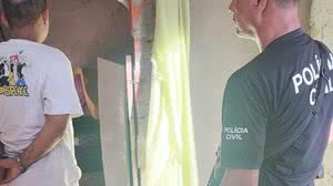 Criminoso estava foragido, mas foi capturado pelo Núcleo de Investigação Especial da Polícia Civil | Foto: Cortesia ao TNH1