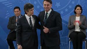 Imagem Bolsonaro dá posse ao novo ministro da Saúde