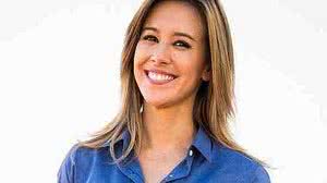 Imagem Vídeo: apresentadora Cris Dias leva tapa na cara de um macaco na Indonésia