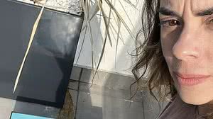 Imagem Brasileira encomenda mesa e recebe móvel com imagem semelhante a pênis