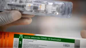 Embalagem oficial da Coronavac, vacina que será produzida pelo Instituto Butantan no Brasil | Foto: Divulgação/Instituto Butantan