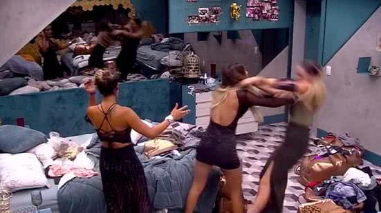 Hariany empurra Paula no BBB | Reprodução / Globo Play