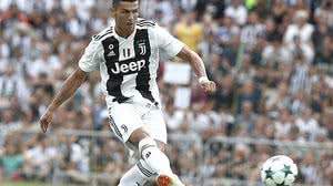 Cristiano Ronaldo marca o seu primeiro gol com a camisa da Juventus | Isabella Bonotto / AFP