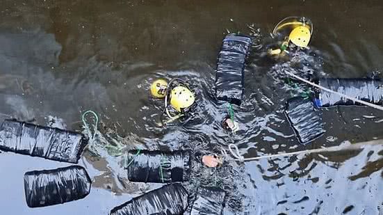 Apreensão contou com mergulhadores da Marinha do Brasil, em ação conjunta com agentes da Polícia Federal | Marinha do Brasil