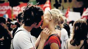 Imagem Beijo pode transmitir mais de 10 doenças, alerta pneumologista do HGE