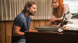 Melodrama testado - Jackson (Cooper) e Ally (Gaga): decadência crua e ascensão fantasiosa | Warner Bros/Divulgação