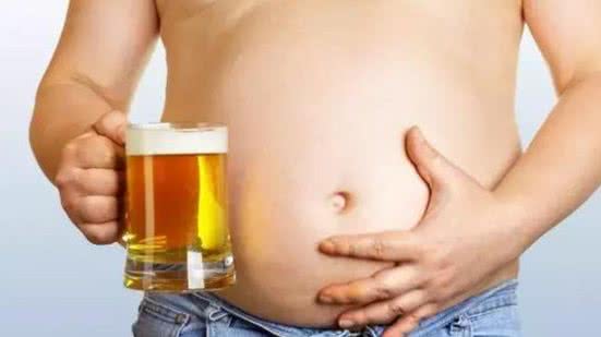 Imagem Nutricionista ensina a incluir cerveja na dieta sem engordar