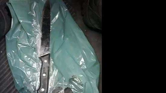 PM divulgou imagem da faca que teria sido usada para atacar Bolsonaro em Juiz de Fora | PM/Divulgação