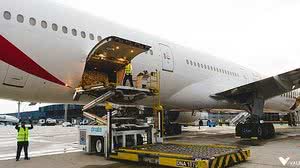 Segundo a Vale, os kits foram transportados em 417 caixas — pesando no total 6,3 toneladas — e embarcados no Aeroporto Internacional de Guangzhou Baiyun, na província chinesa de Guangdong, na madrugada de domingo (29) | Divulgação / Twitter @valenobrasil