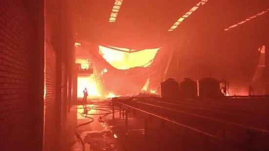 Imagem Incêndio atinge pavilhão de empresa exportadora de maçãs, no RS
