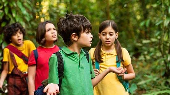 Os atores mirins Gabriel Moreira como Cascão, Giulia Benite como Mônica, Kevin Vechiatto como Cebolinha e Laura Rauseo como Magali, durante as gravações do filme 'Turma da Mônica - Laços' | Serendipity Inc/Reprodução