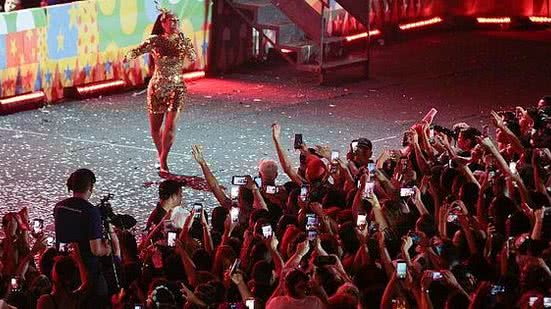 Imagem Multidão e emoção no Marco Zero. Veja como foi o o show da Musa no Carnaval do Recife 2020