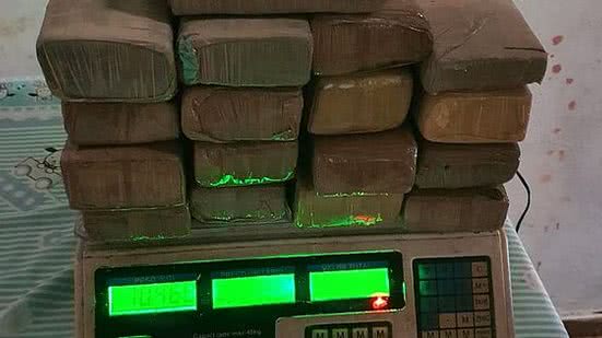 Imagem Após denúncia, polícia apreende 10 quilos de maconha e 100 gramas de cocaína