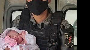 Imagem Vídeo: soldada da Rádio Patrulha faz parto dentro de veículo, em meio ao trânsito de Maceió