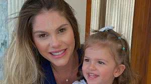 A menina Ayla, 4, filha da modelo Bárbara Evans | Reprodução / Instagram