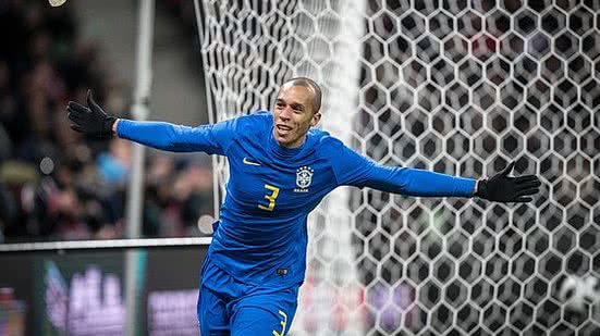 Zagueiro marca de cabeça mais uma vez e dá a vitória ao Brasil no Superclássico | FotoFC / Folhapress