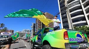 Imagem Apoiadores ocupam orla de Maceió em ato a favor de Bolsonaro; veja as imagens deste 7 de Setembro