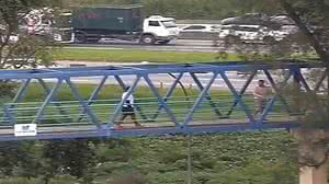 O suspeito armou o assalto para pegar o telefone da mulher e checar se ela estava se relacionando com outra pessoa | Reprodução / TV Globo