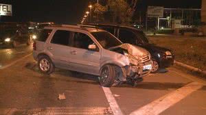 O motorista embriagado condizia este EcoSport prata | Reprodução/ TV Pajuçara