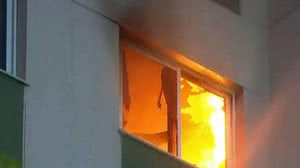Incêndio de grandes proporções atinge apartamento na Zona Oeste do Rio | Foto: Reprodução TV Globo