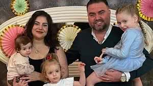 A família Fansa – Nilay e Cengiz com as filhas Birce, Alin e Nil – em dezembro. | Foto: Arquivo pessoal