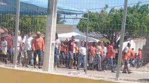 Candidata Izabelly Alcântara acompanhada por correligionários | Reprodução / Redes Sociais