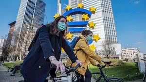 A medida ocorre em meio à diminuição significativa no número de mortes e hospitalizações | Foto: Reprodução/Schengenvisa News